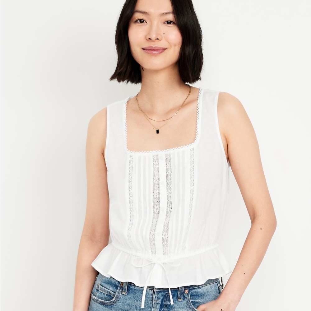 NWT Sleeveless Eyelet Top